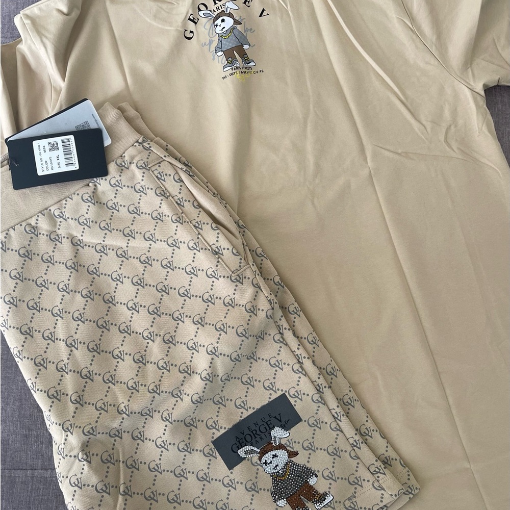 Avenue George V Paris Men’s Beige Short Set 2 piece set Rabbit Rhinestone NWT - Picture 6 of 9